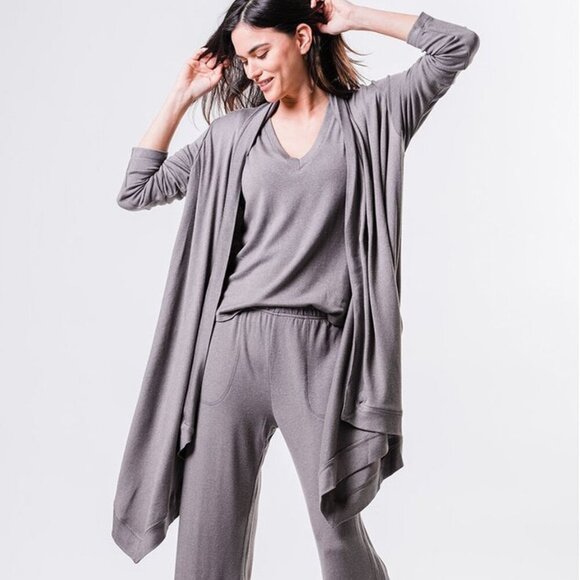 SOUTHCOTT "Go To" Cardigan in Olive Green - Picture 2 of 9